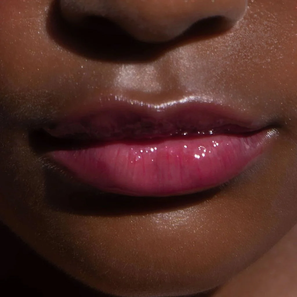 ShineOn_XOXO_Closeup_Deep_Tone